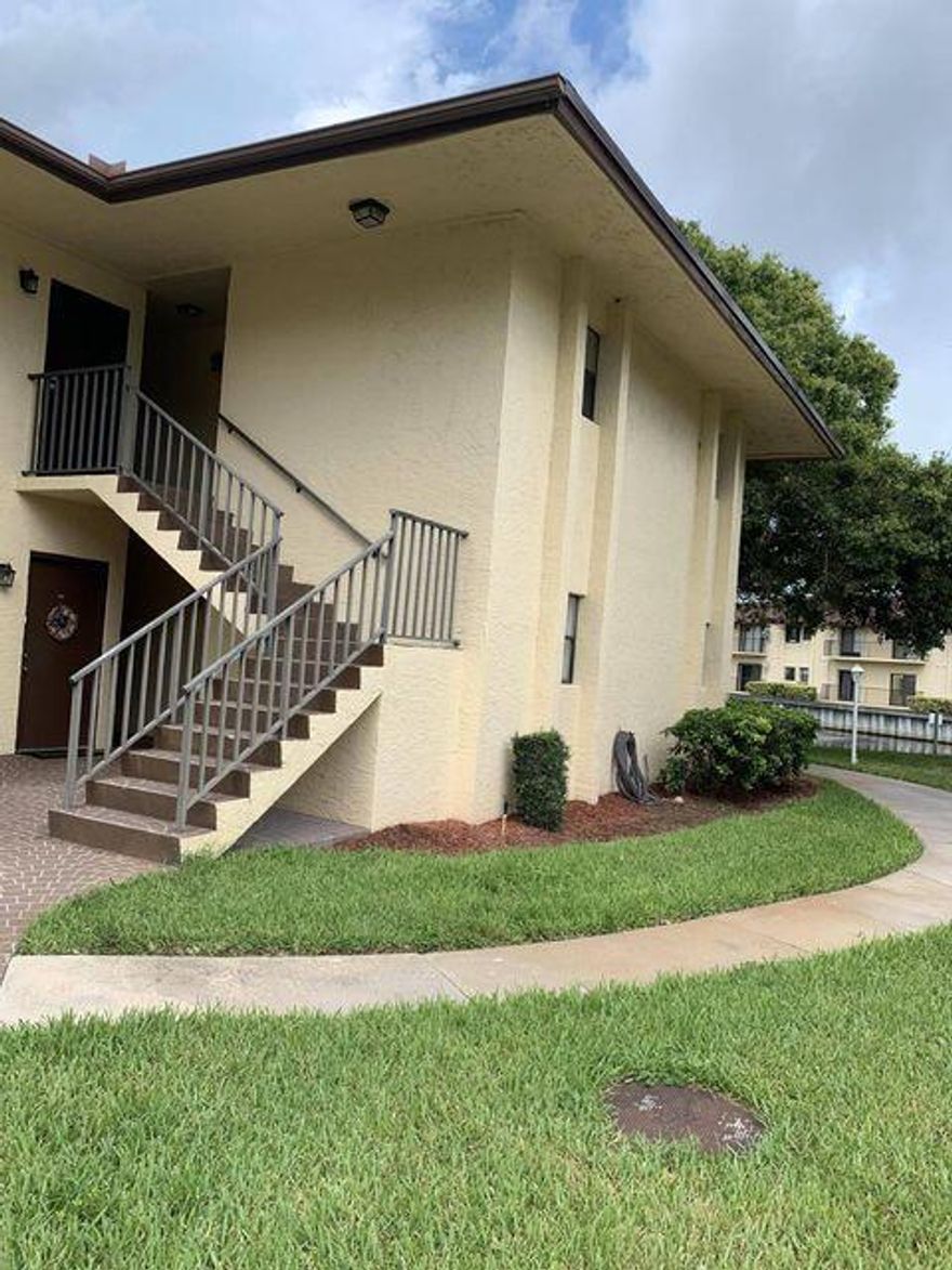 THIS IS A BEAUTIFUL 1 BEDROOM 1 BATH CONDO IN A QUIET AND SAFE GATED COMMUNITY. THIS APPARTMENT FEATURES 1ST FLOOR ENTRY AND A SMALL POND VIEW. NIECE PORCELAIN TILE THRU OUT. FRESHLY PAINTED AND ALL WINDOW TREATMENTS INSTALLED. ALSO INCLUDING ALL APPLIANCES AND A FULL-SIZE WASHER/DRYER. THERE IS ALSO A NICELY MAINTAINED CLUB HOUSE AND COMMUNITY POOL. VERY CLOSE PROXIMITY TO BEACHES, COLLEGE AND HOSPITAL.RELAXING WATER VIEW TO ENJOY, SECURITY GATE.