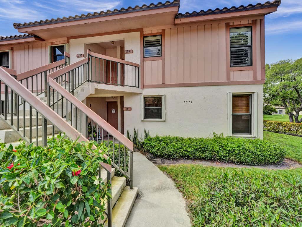 Photo of 3375 Jaywood Terrace #2010, Boca Raton, FL 33431 (MLS # R10967134)