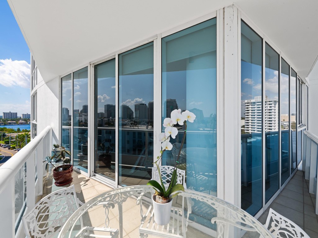 715 Bayshore Drive 904