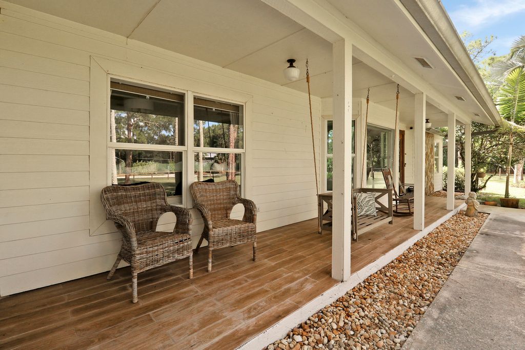 Photo of 15660 121st Terrace N, Jupiter, FL 33478 (MLS # R11062459)