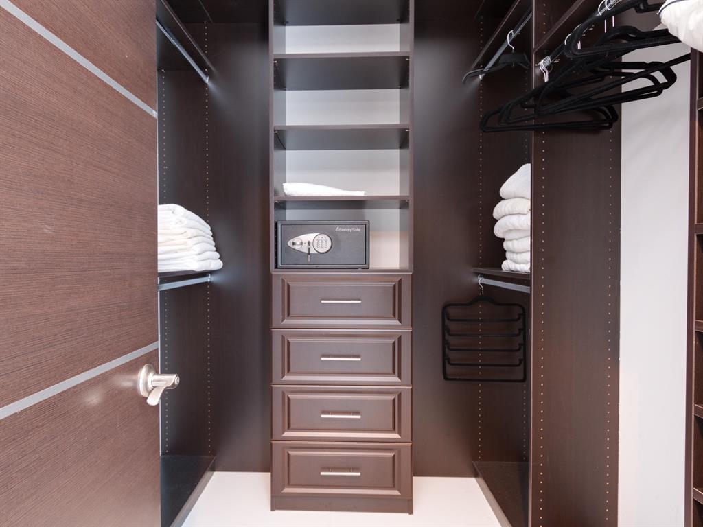 TRUMP TOWER III CONDO - Residential