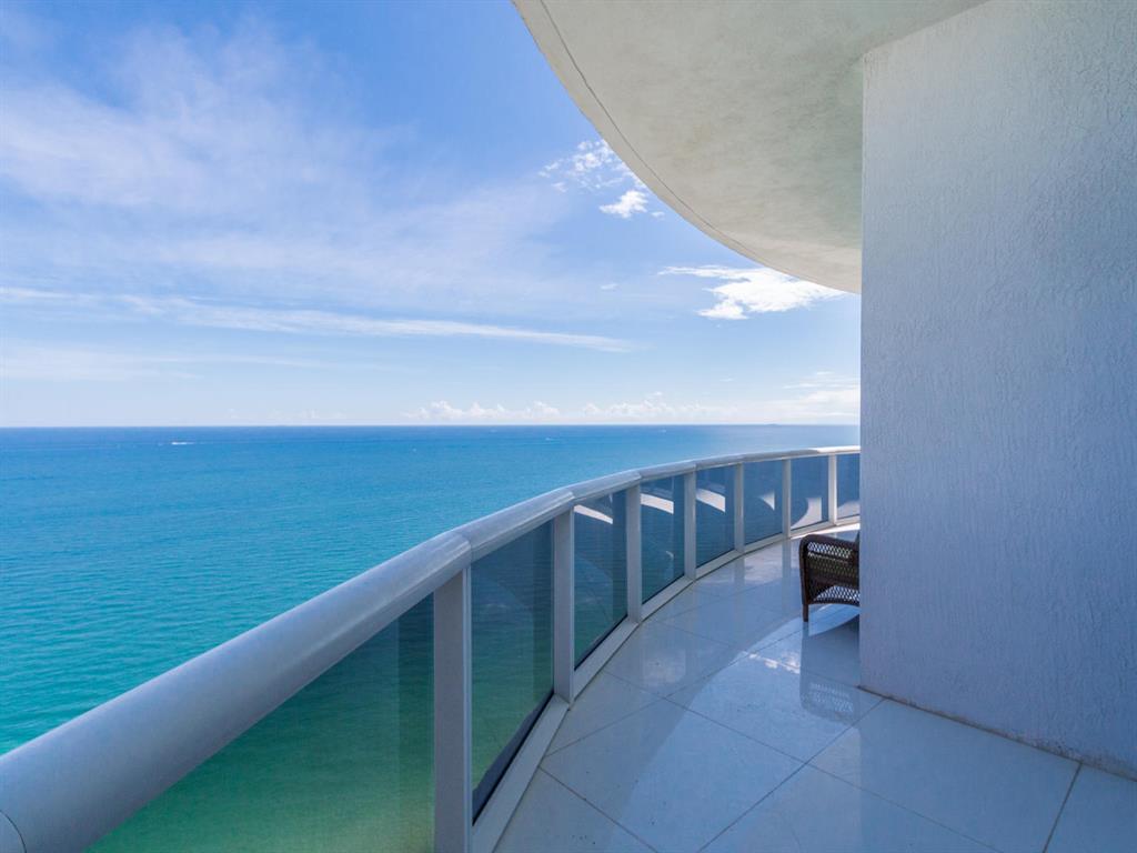 TRUMP TOWER III CONDO - Residential