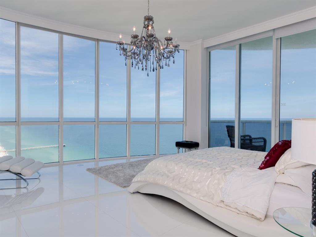 TRUMP TOWER III CONDO - Residential