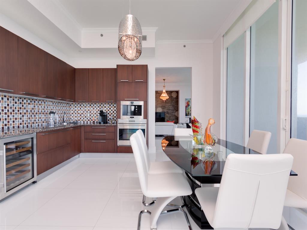 TRUMP TOWER III CONDO - Residential