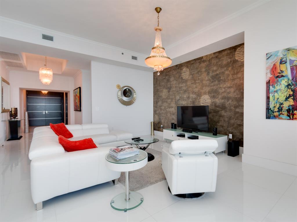 TRUMP TOWER III CONDO - Residential