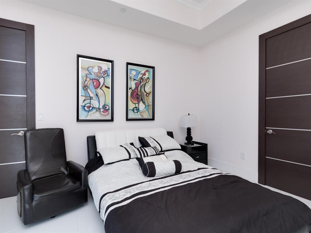 TRUMP TOWER III CONDO - Residential