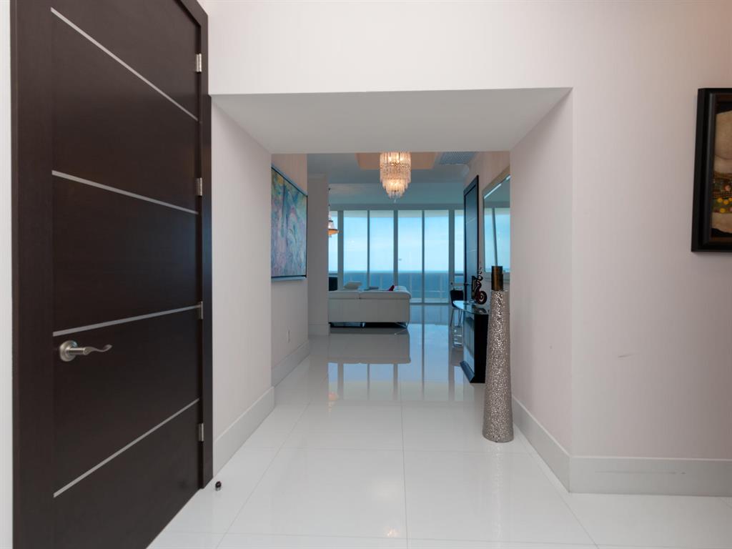 TRUMP TOWER III CONDO - Residential