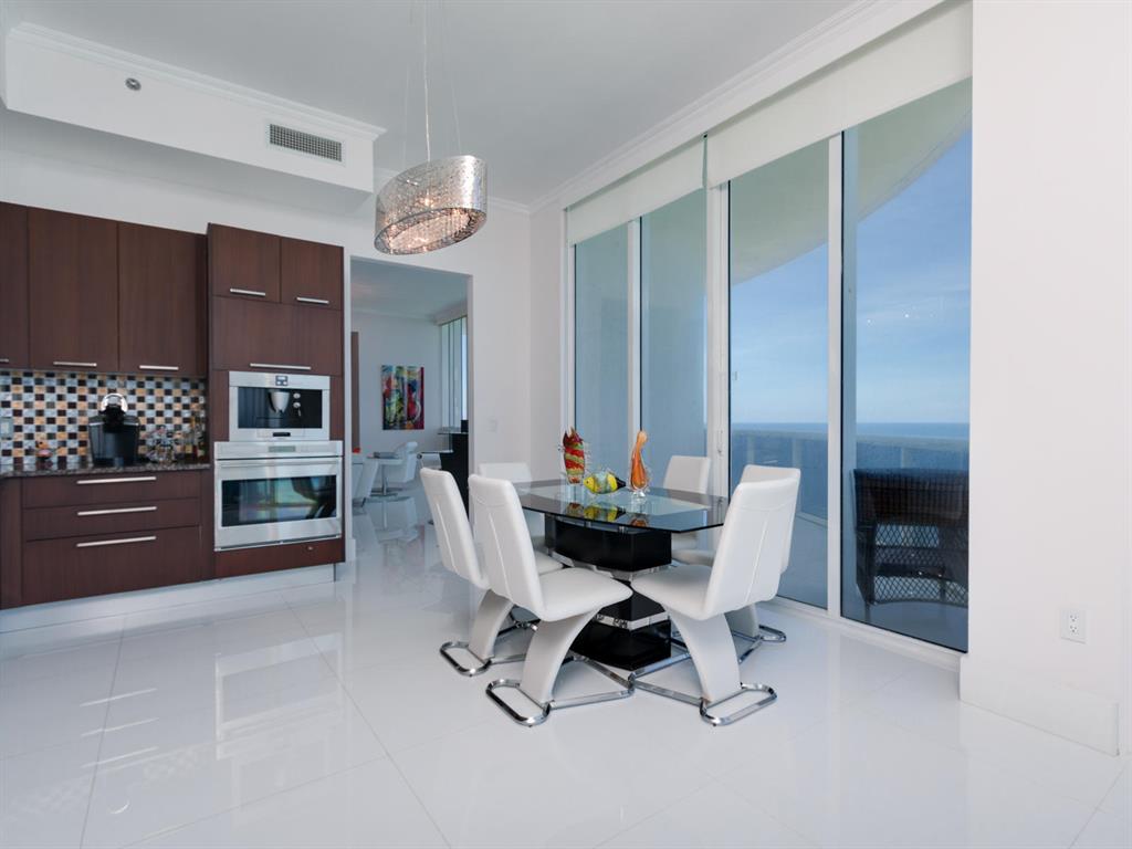 TRUMP TOWER III CONDO - Residential