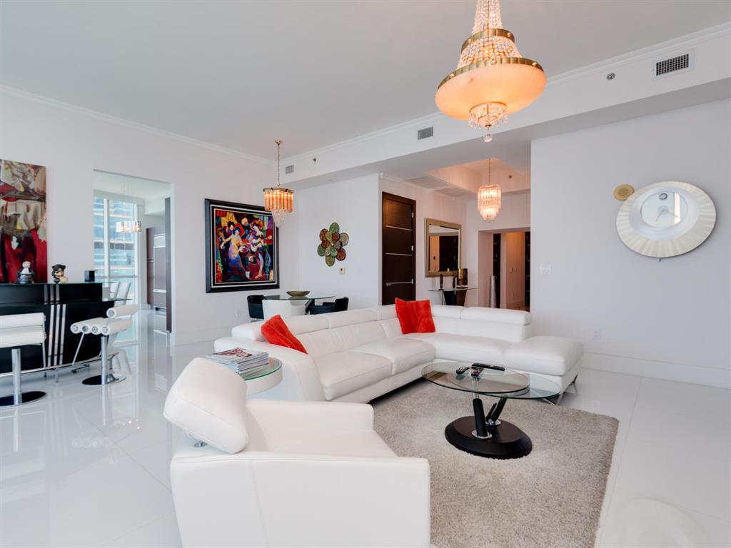 TRUMP TOWER III CONDO - Residential