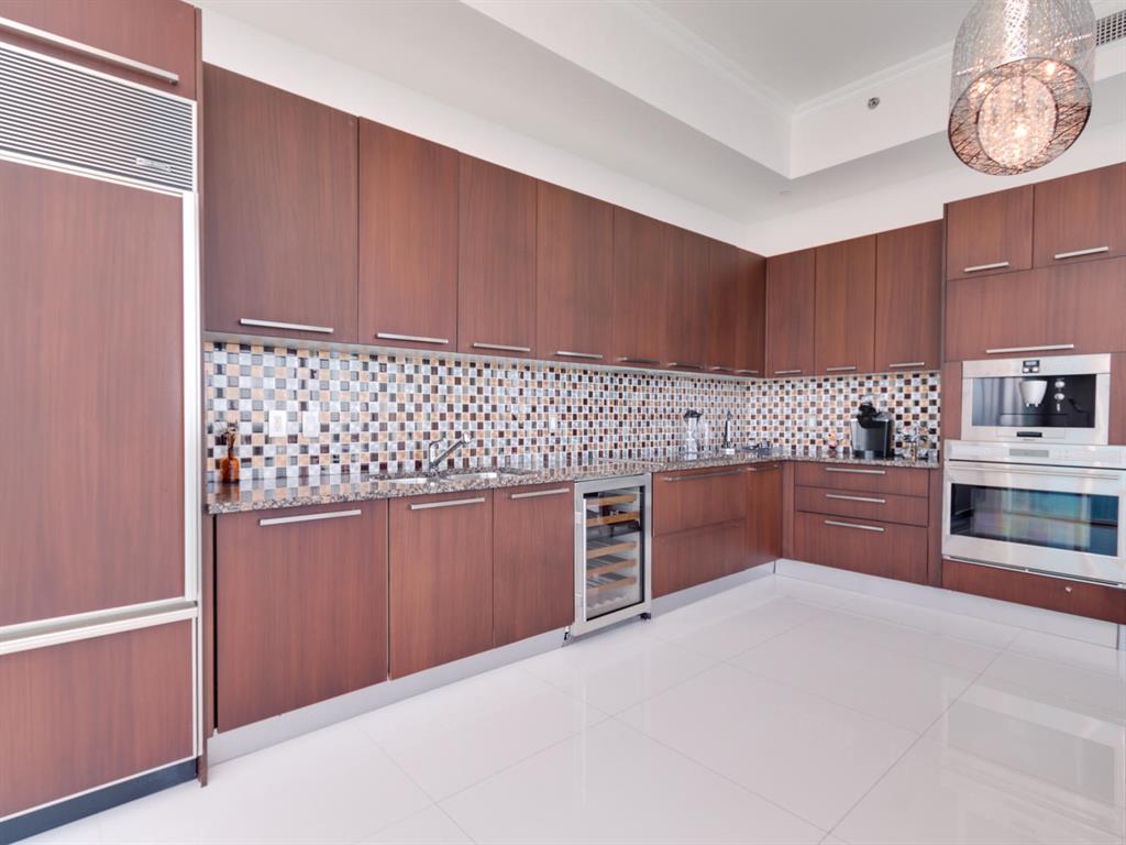 TRUMP TOWER III CONDO - Residential