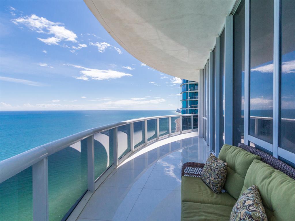 TRUMP TOWER III CONDO - Residential