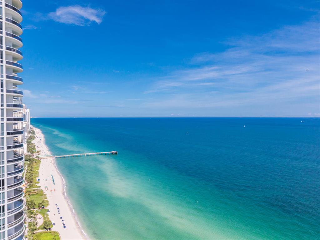 TRUMP TOWER III CONDO - Residential