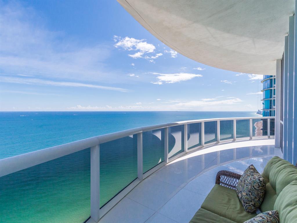 TRUMP TOWER III CONDO - Residential