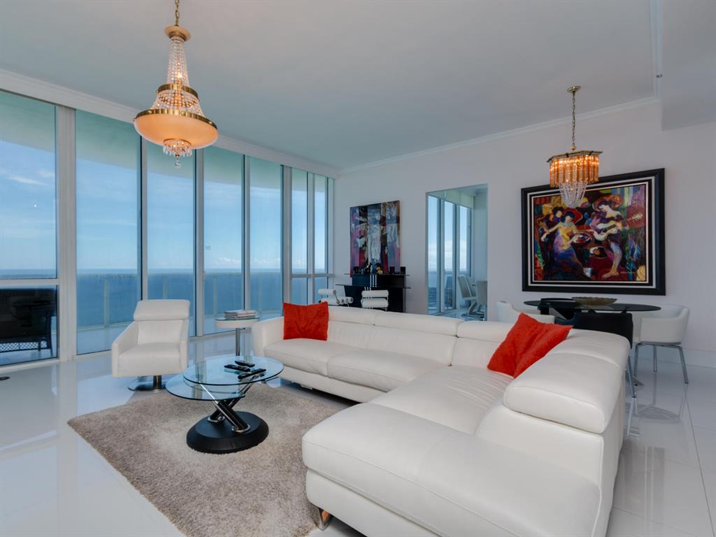 TRUMP TOWER III CONDO - Residential