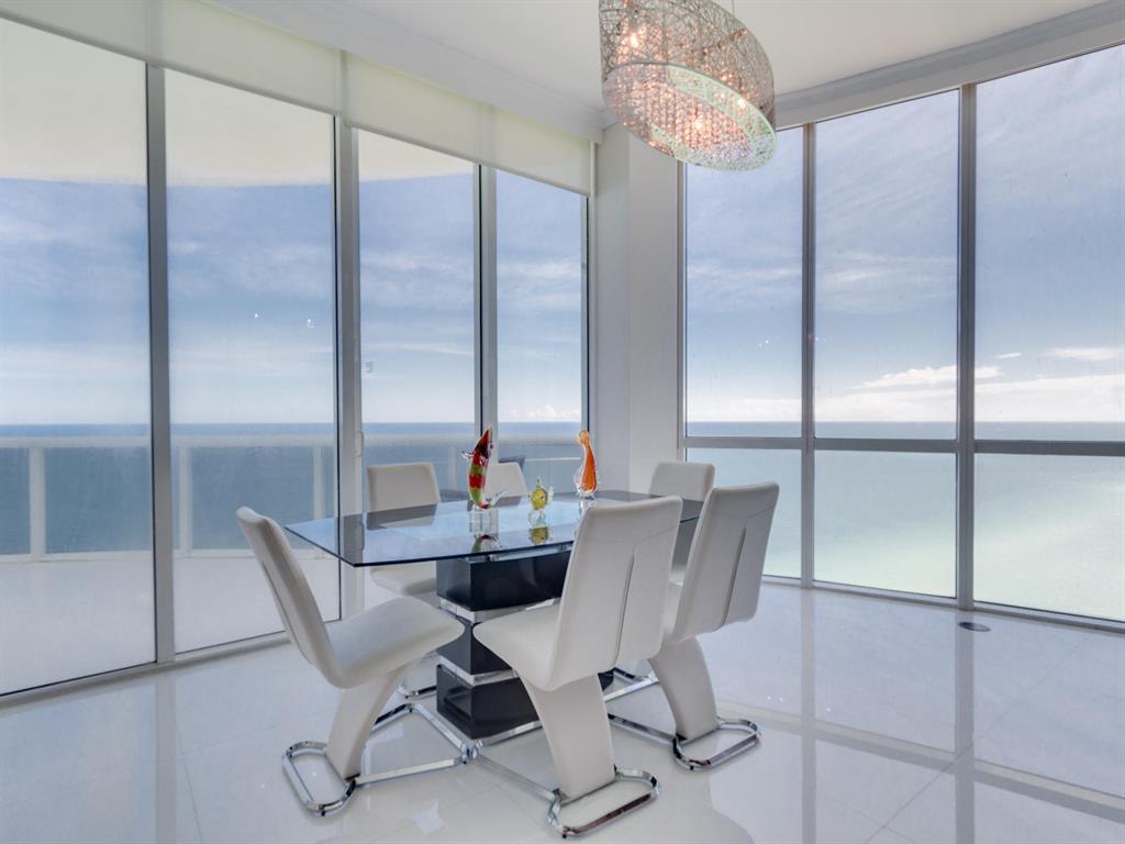 TRUMP TOWER III CONDO - Residential