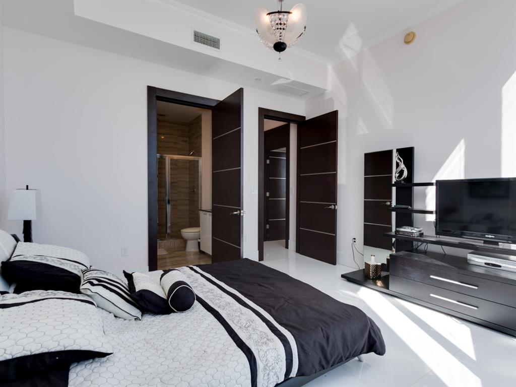 TRUMP TOWER III CONDO - Residential