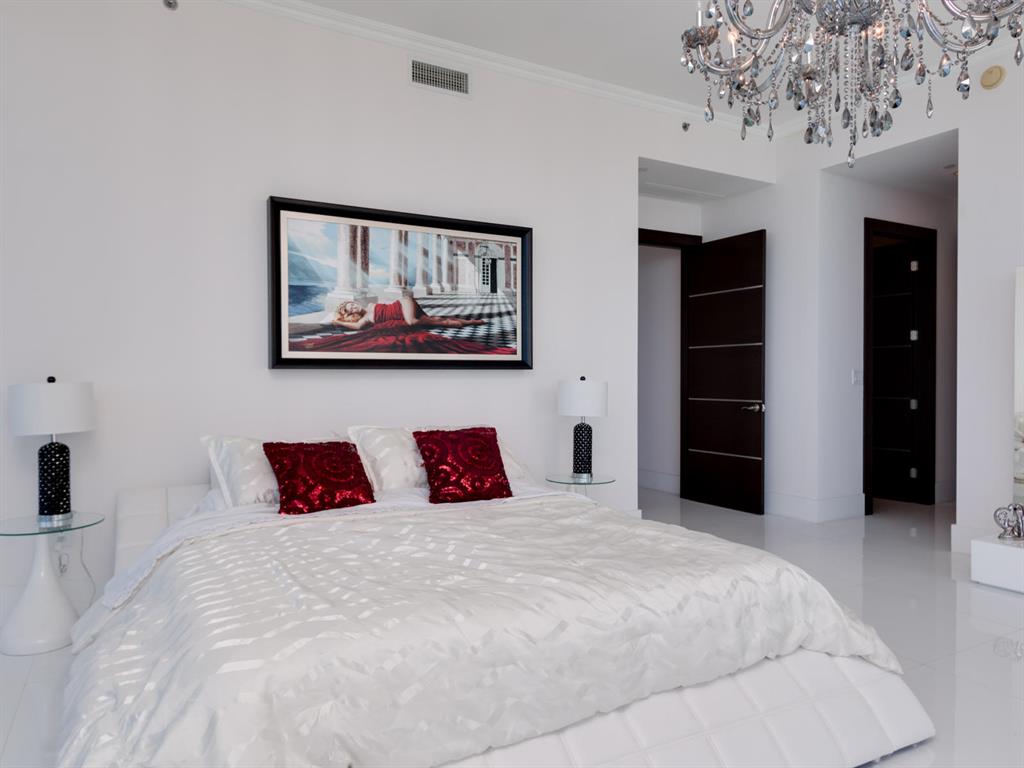 TRUMP TOWER III CONDO - Residential