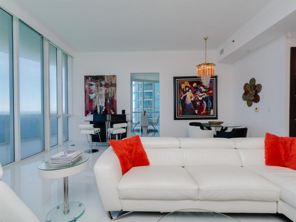 TRUMP TOWER III CONDO - Residential