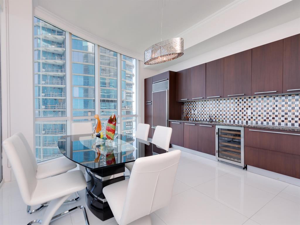 TRUMP TOWER III CONDO - Residential