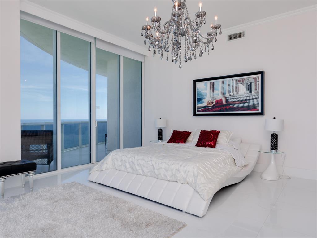 TRUMP TOWER III CONDO - Residential