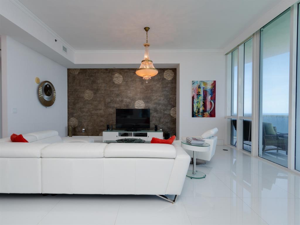 TRUMP TOWER III CONDO - Residential