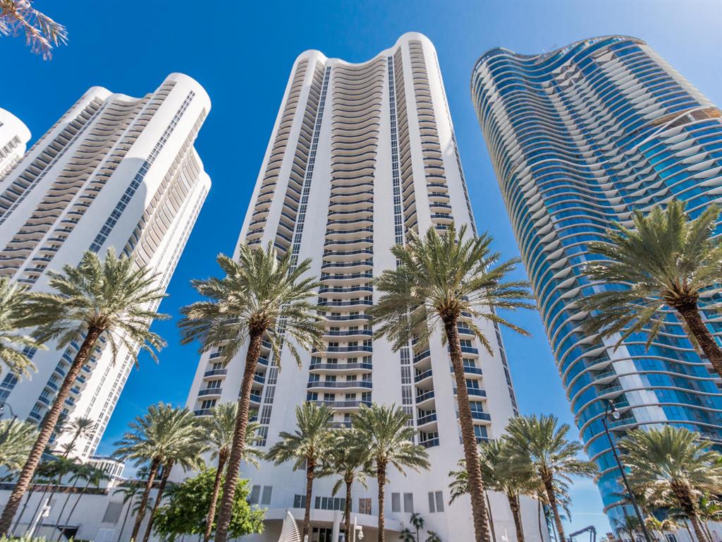 TRUMP TOWER III CONDO - Residential