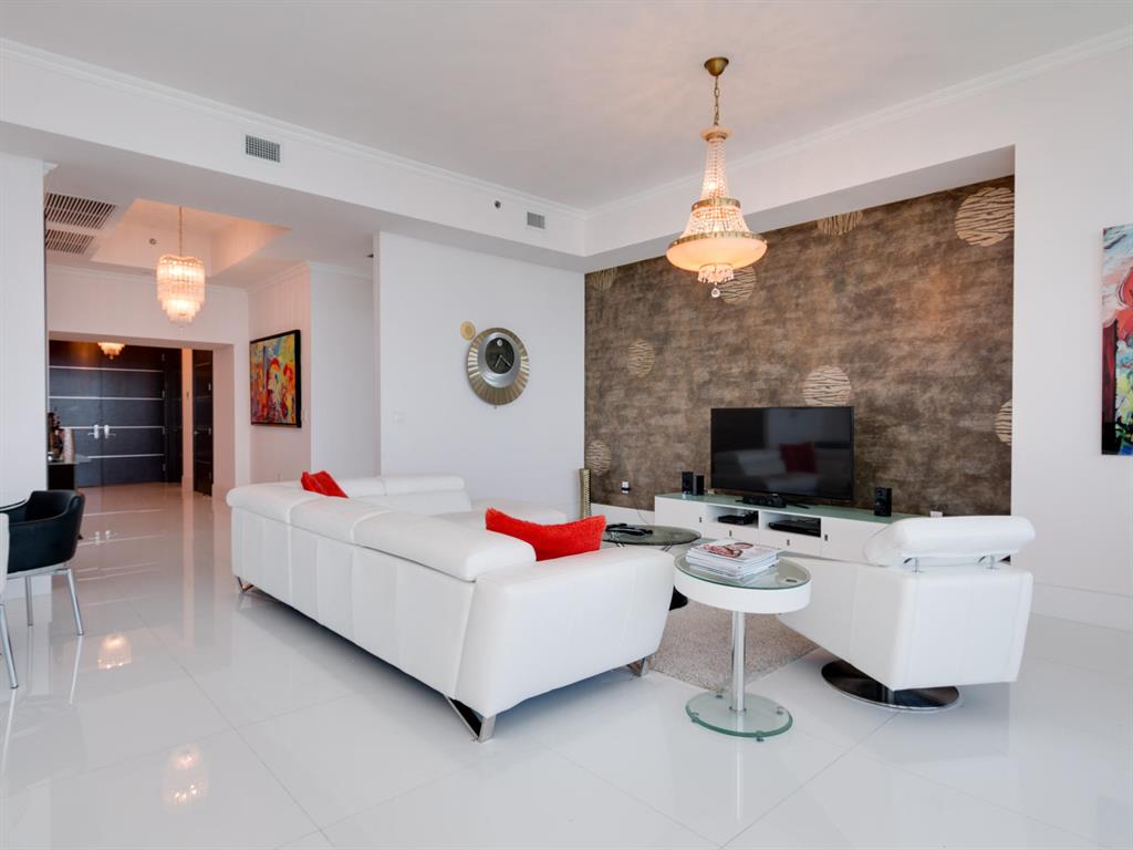 TRUMP TOWER III CONDO - Residential