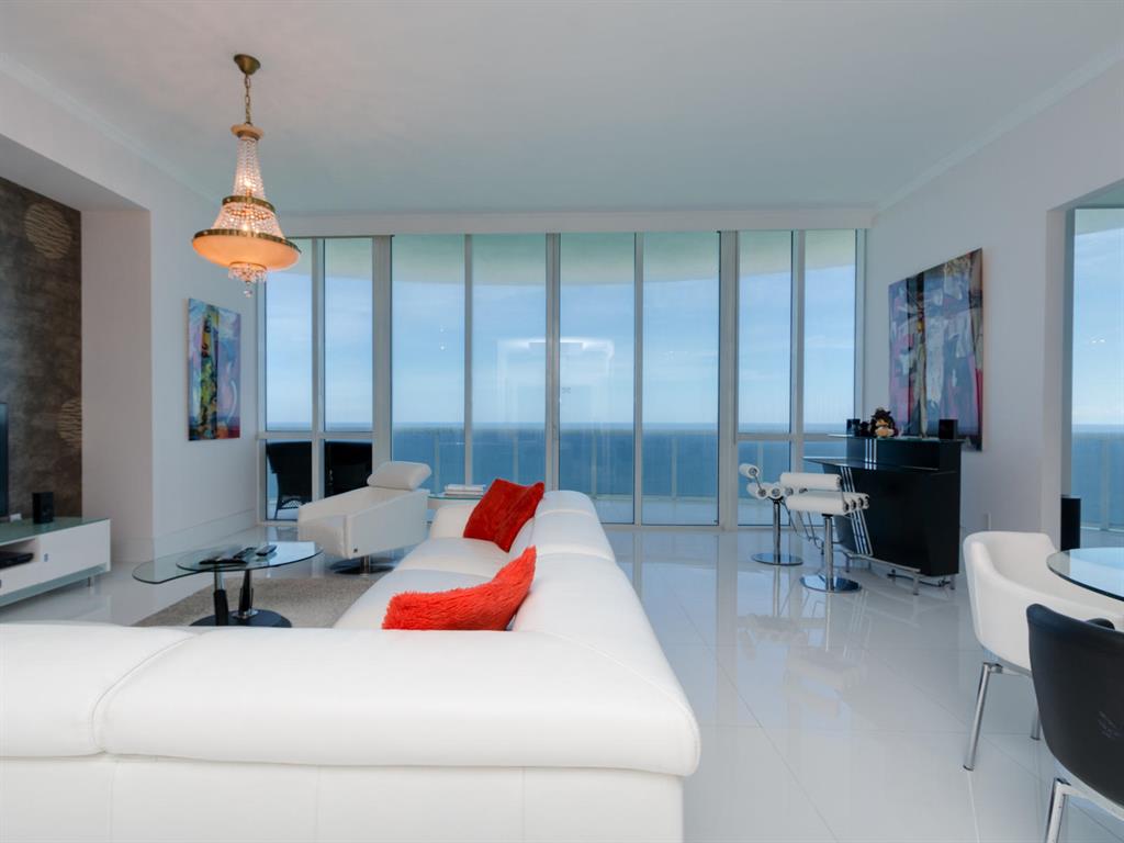 TRUMP TOWER III CONDO - Residential