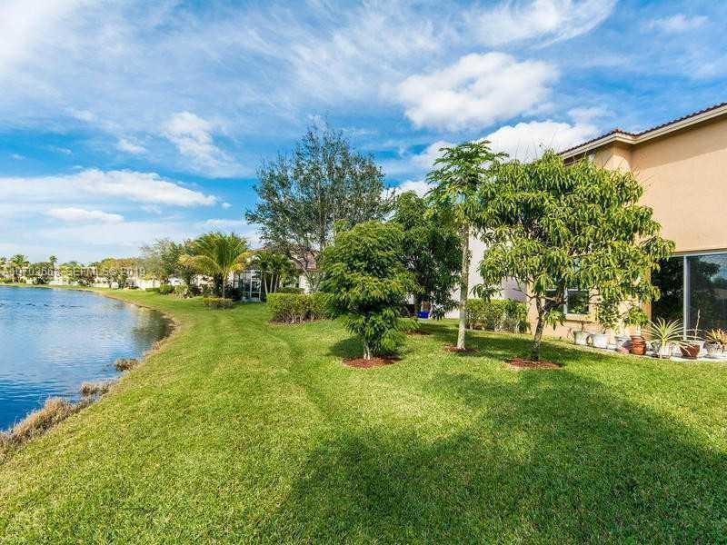 EMERALD COURTS - OPAL CREEK - Residential Lease