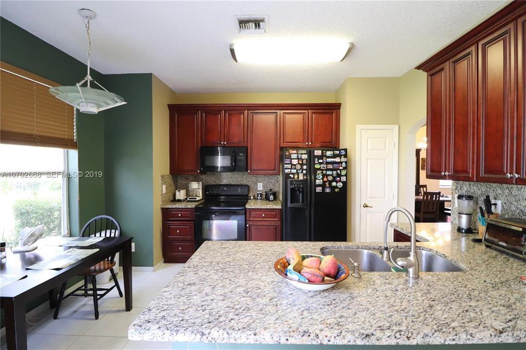 EMERALD COURTS - OPAL CREEK - Residential Lease