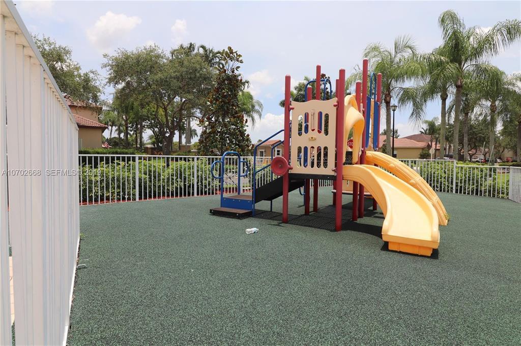 EMERALD COURTS - OPAL CREEK - Residential Lease