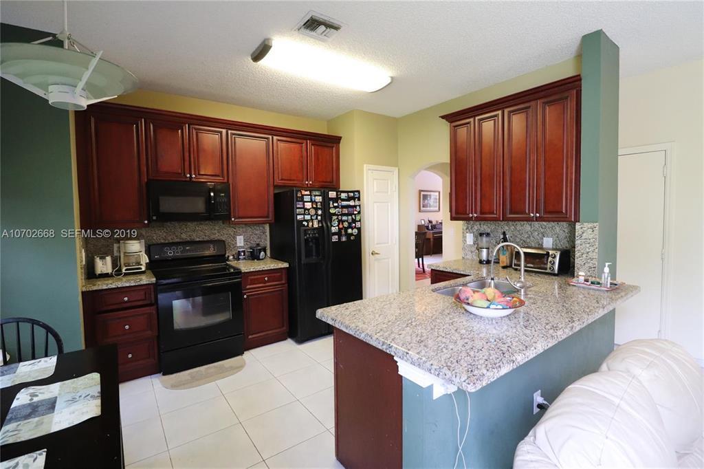 EMERALD COURTS - OPAL CREEK - Residential Lease