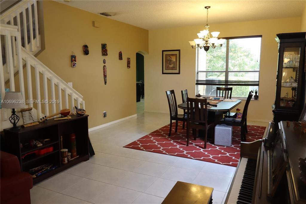 EMERALD COURTS - OPAL CREEK - Residential Lease