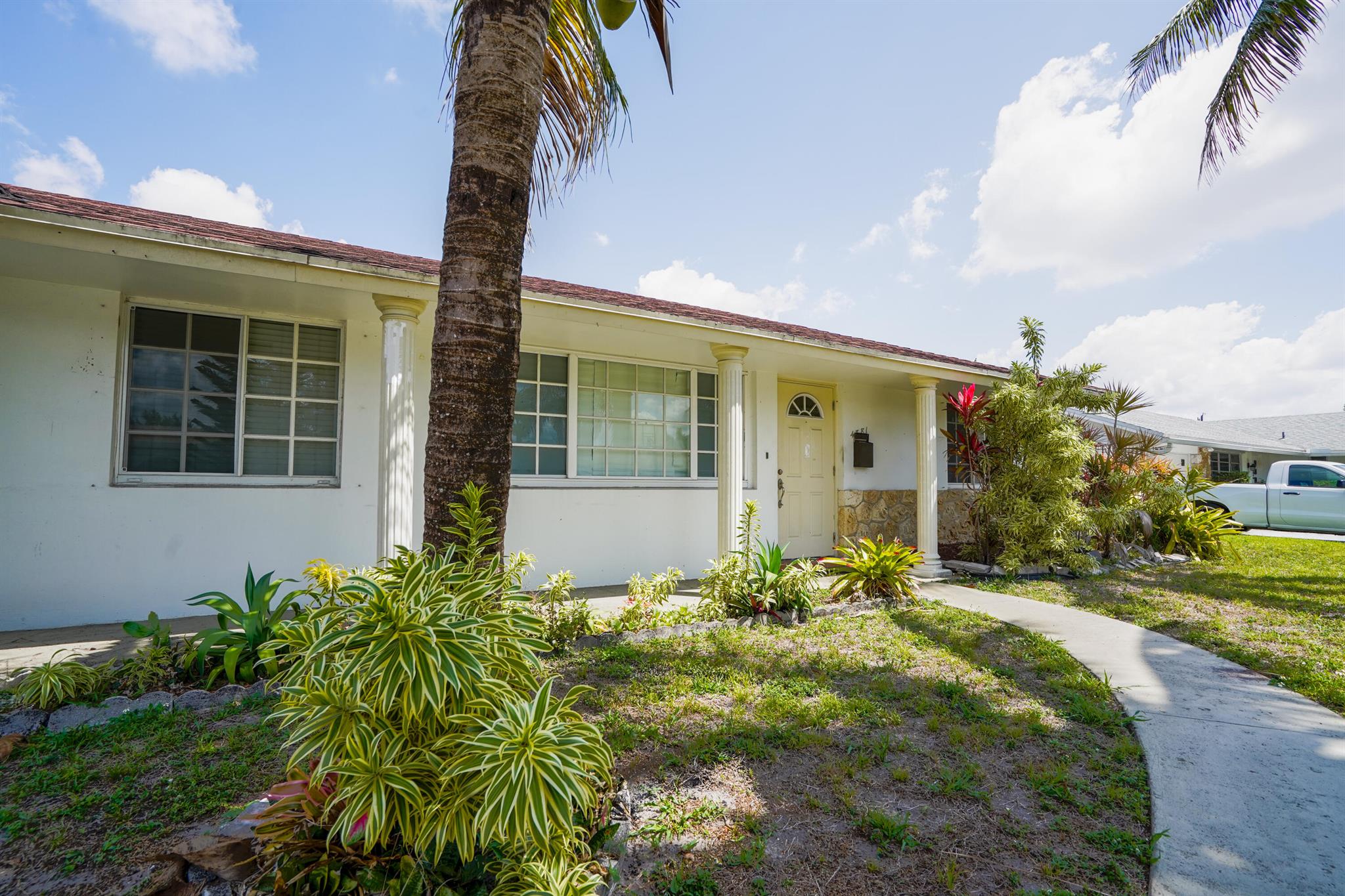 4381 NW 4 Street