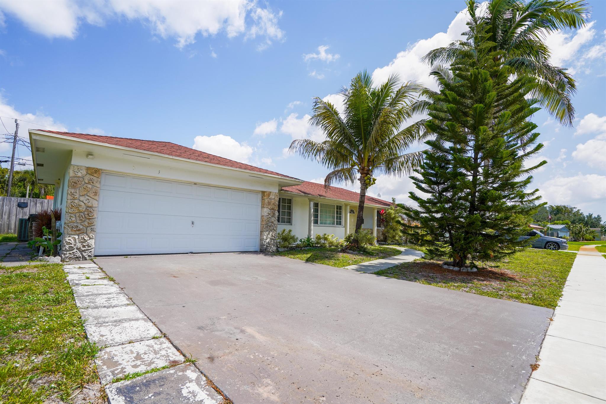 4381 NW 4 Street