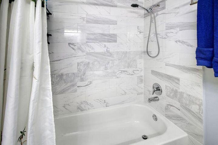 S/D OF 10-45-43, N 1/2 OF GOV LOT 2 IN - Residential Lease