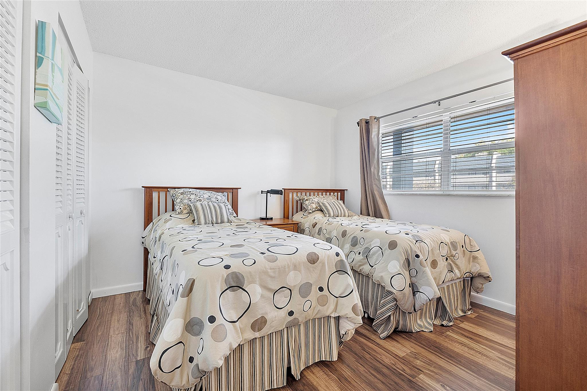 ORIOLE GOLF & TENNIS 1 - Residential