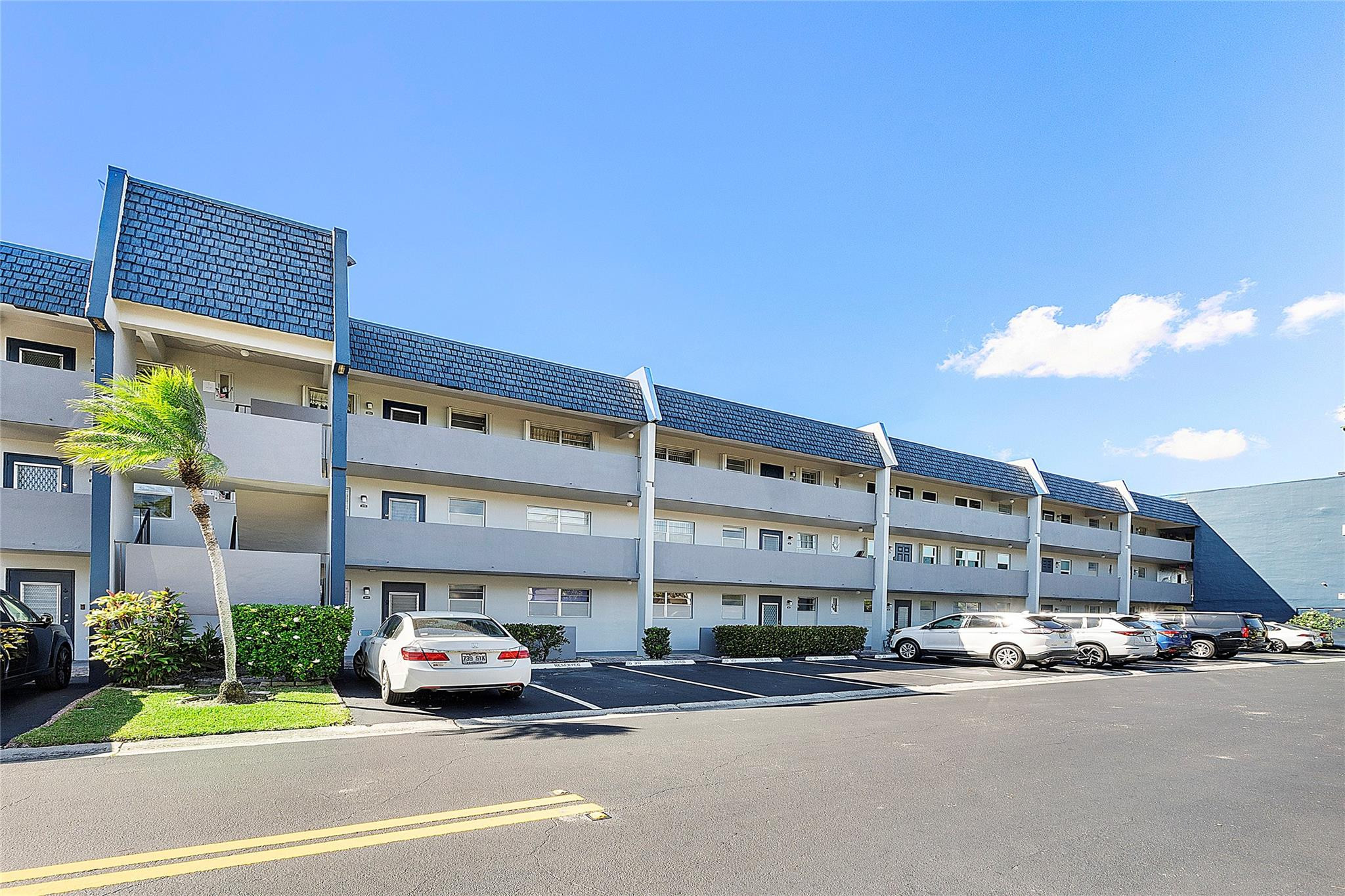 ORIOLE GOLF & TENNIS 1 - Residential