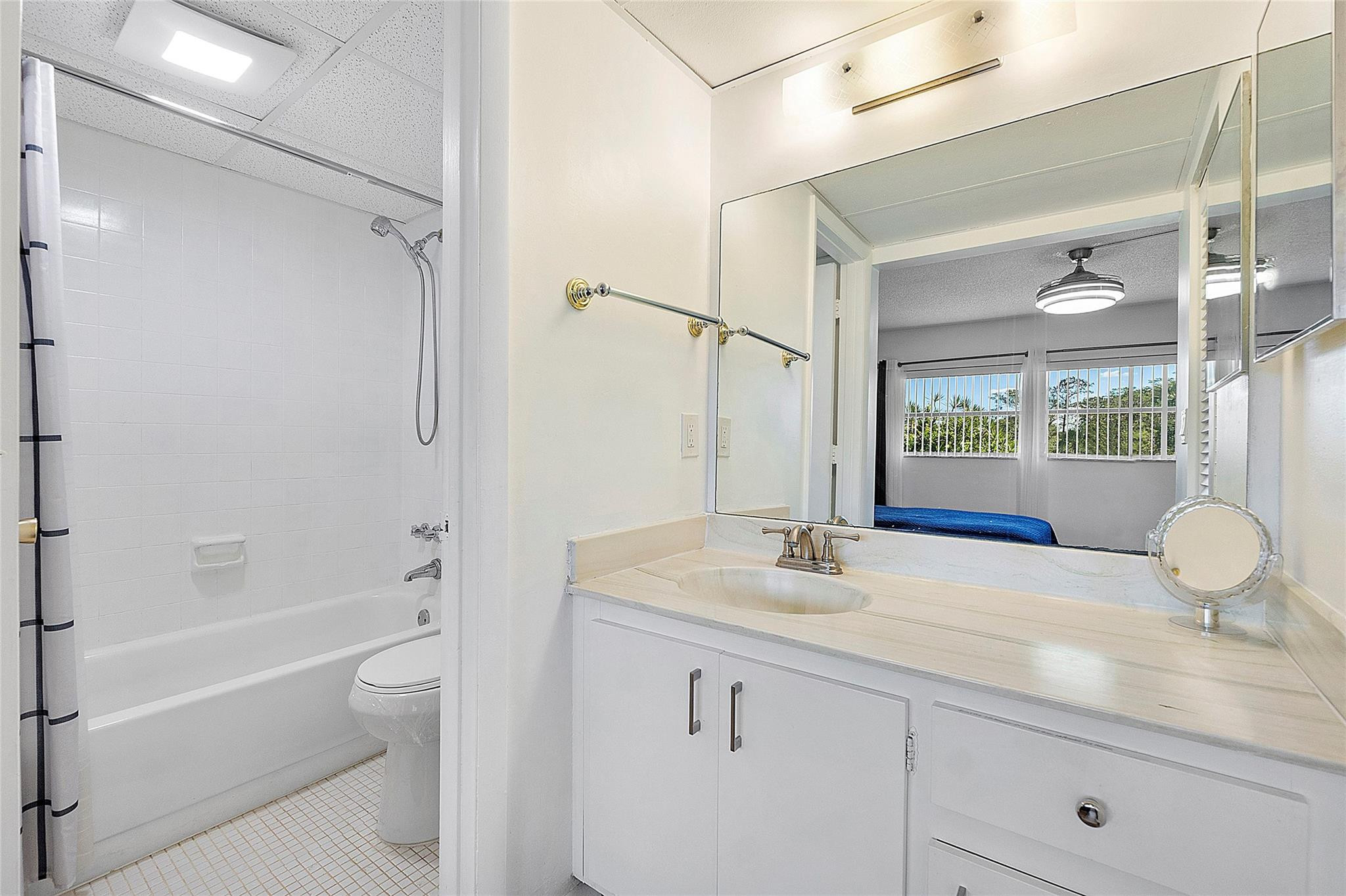 ORIOLE GOLF & TENNIS 1 - Residential