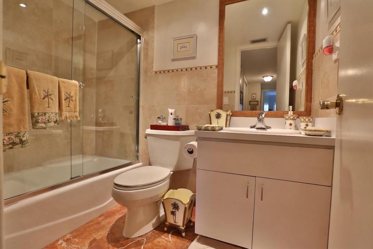 GRANADA DADELAND CONDO - Residential