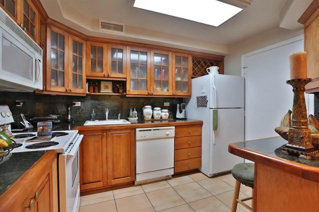 GRANADA DADELAND CONDO - Residential