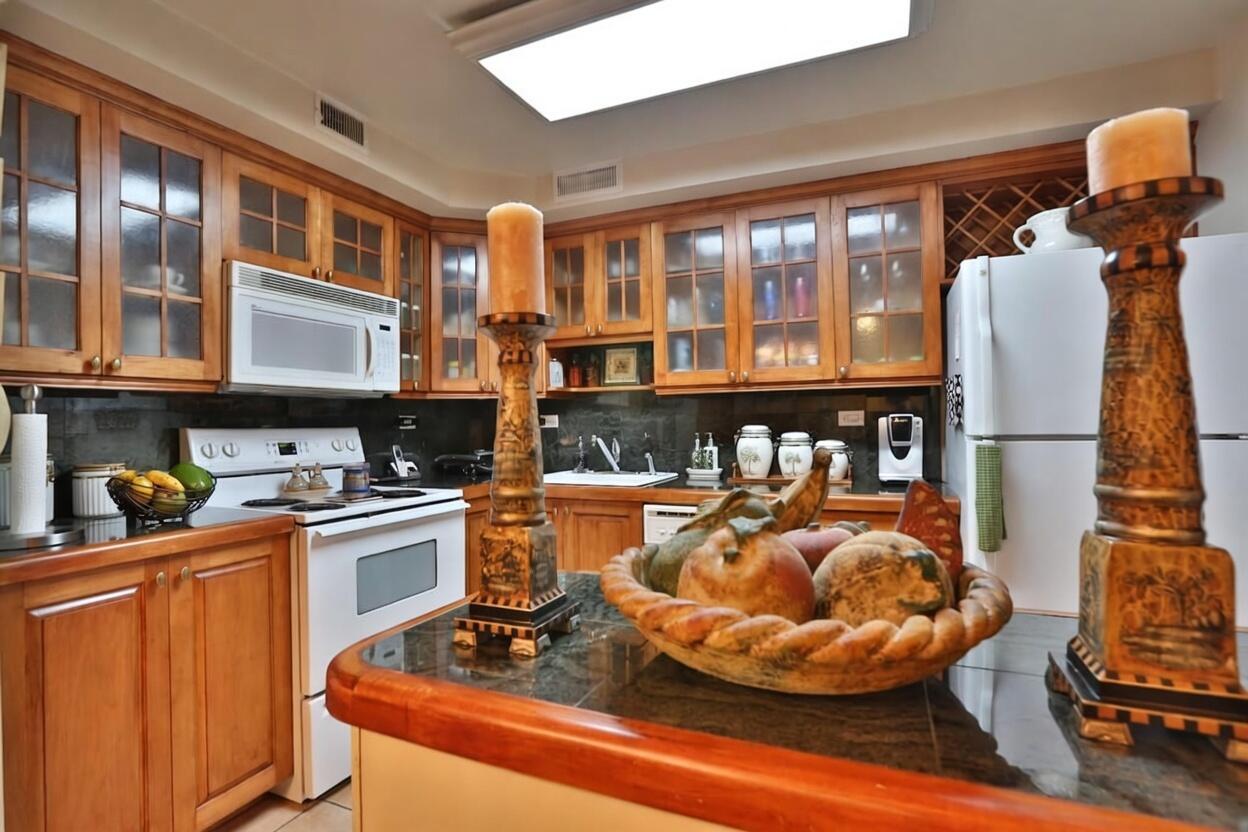 GRANADA DADELAND CONDO - Residential