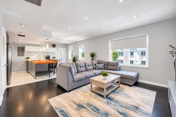 802 EUCLID AVE APT 303, MIAMI BEACH, FL 33139 - Image e46d3a0e19bf74c070eb334eb9cc97c6/1327120375