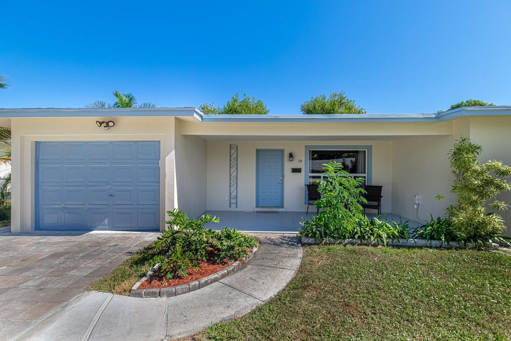 Photo of 28 SE 8th Avenue, Deerfield Beach, FL 33441 (MLS # F10535112)