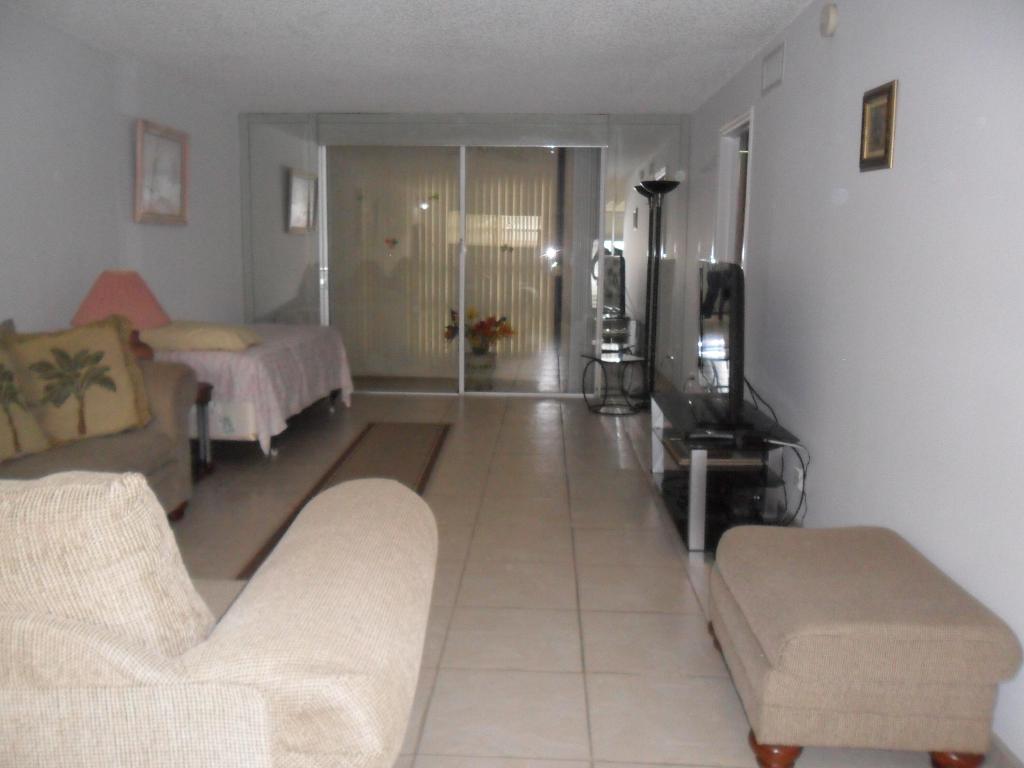 HOLLYBROOK GOLF AND - Residential