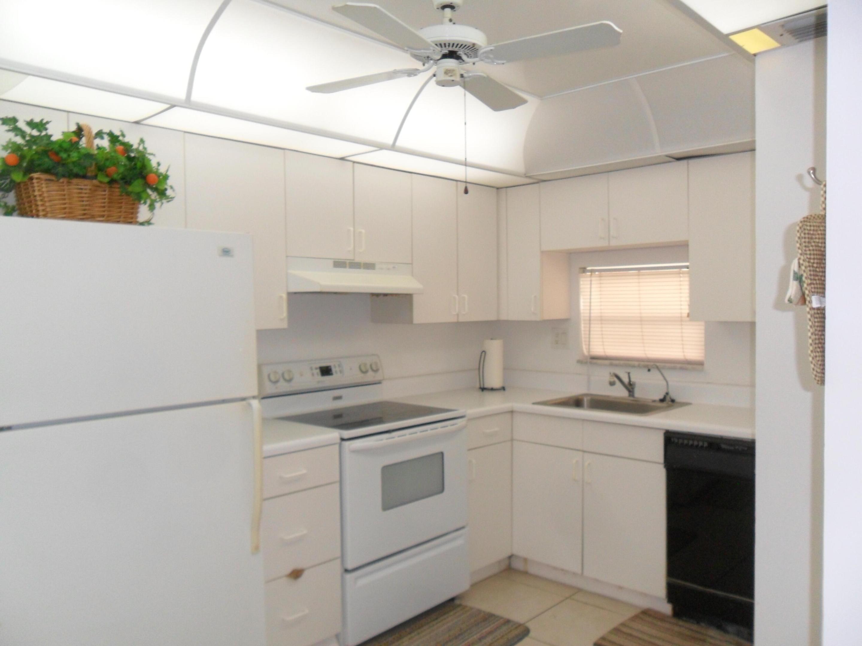 HOLLYBROOK GOLF AND - Residential