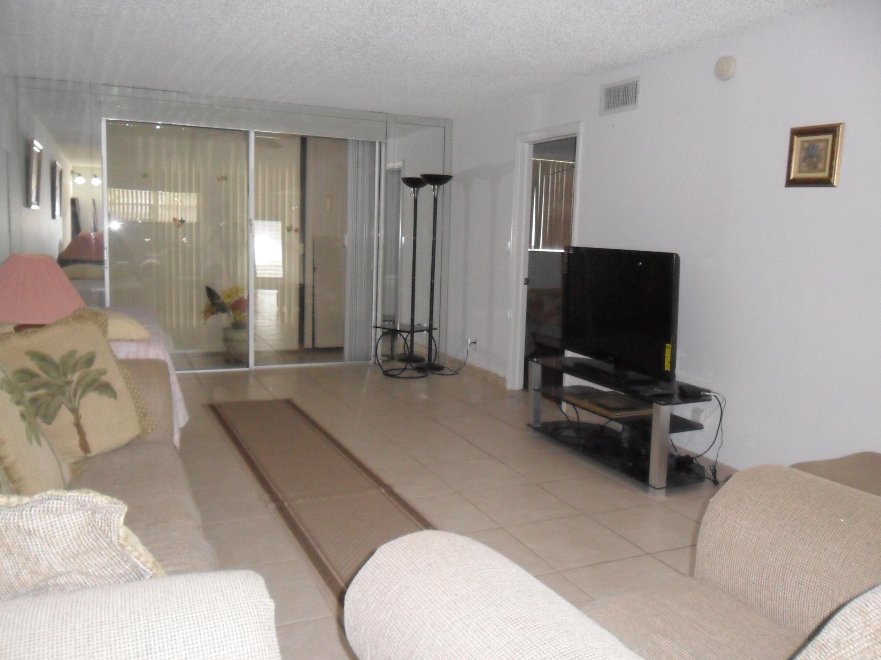 HOLLYBROOK GOLF AND - Residential