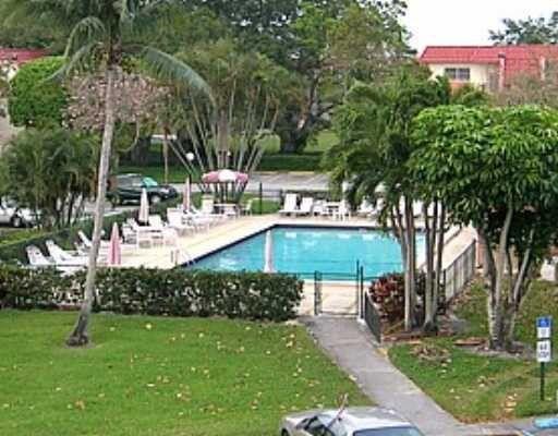 HOLLYBROOK GOLF AND - Residential