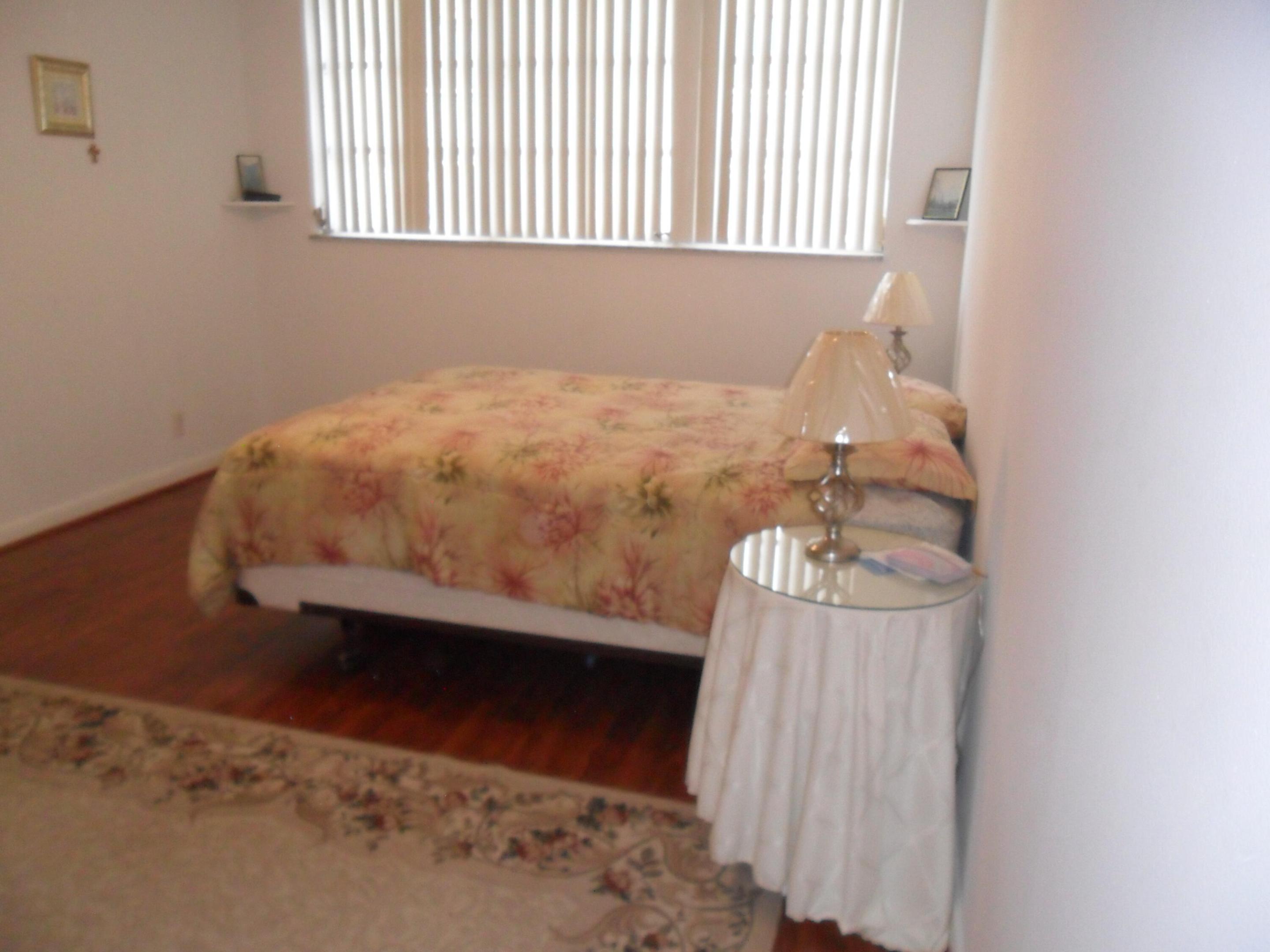 HOLLYBROOK GOLF AND - Residential