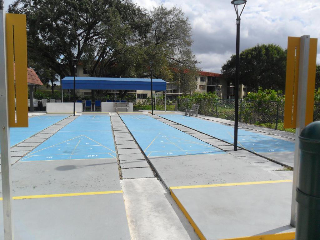 HOLLYBROOK GOLF AND - Residential